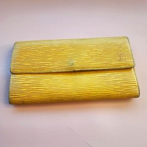 Louis vuitton epi wallet